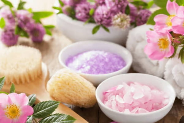 تصویر 3 از قیمت خرید عرق نسترن کوهی + فروش ویژه